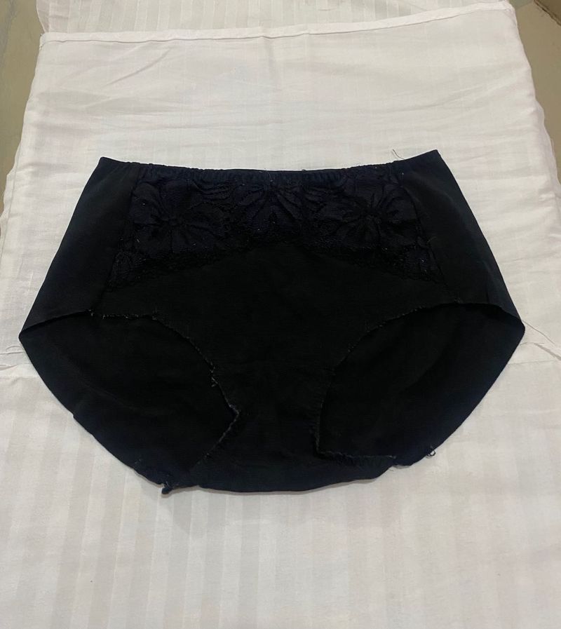 Black Innerwear with Lace Detail 24-28