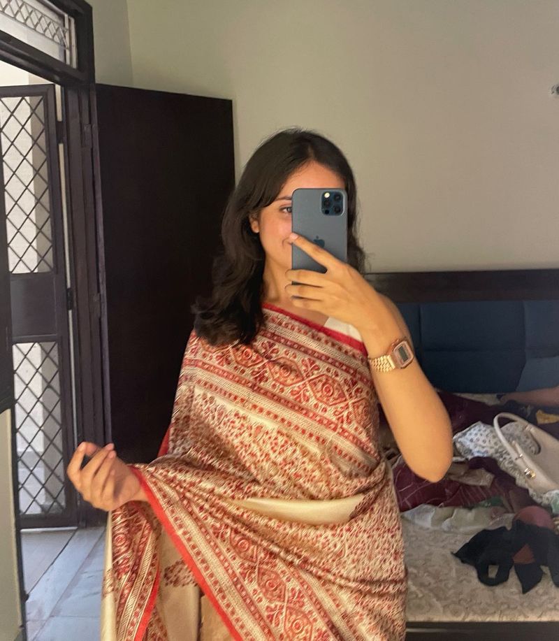 Elegant Red &amp; Beige Patterned Saree