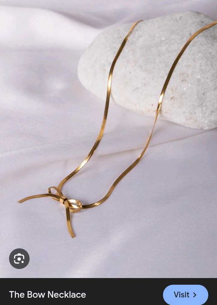 The Bow Necklace