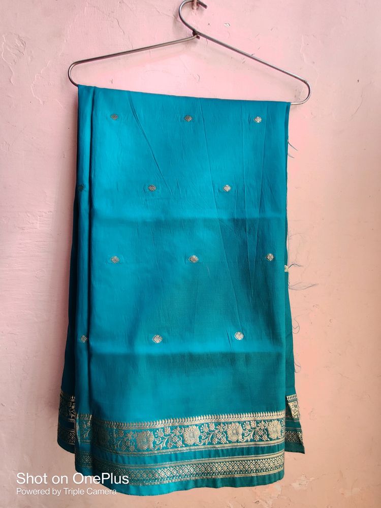 We Are Selling A Beautiful Banarsi Saree.