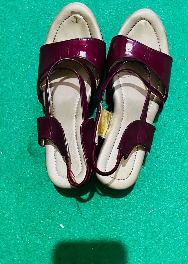 Burgundy heels 5.5-7.5 years