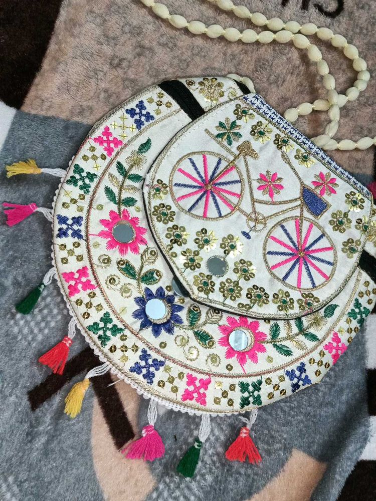 A Multicolour Bag With Khadai