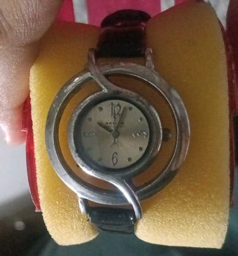 woman&#39;s watch