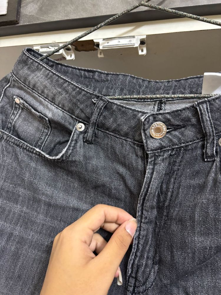 h&amp;m black faded straight fit jeans