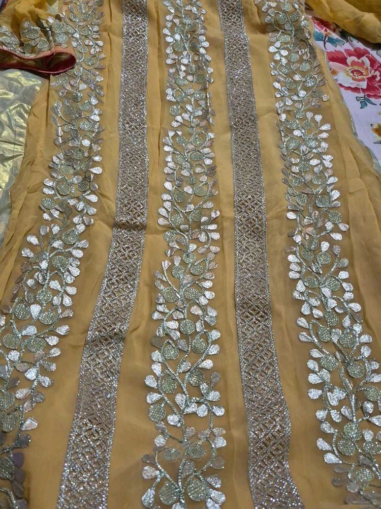 very pretty print zari work kurti