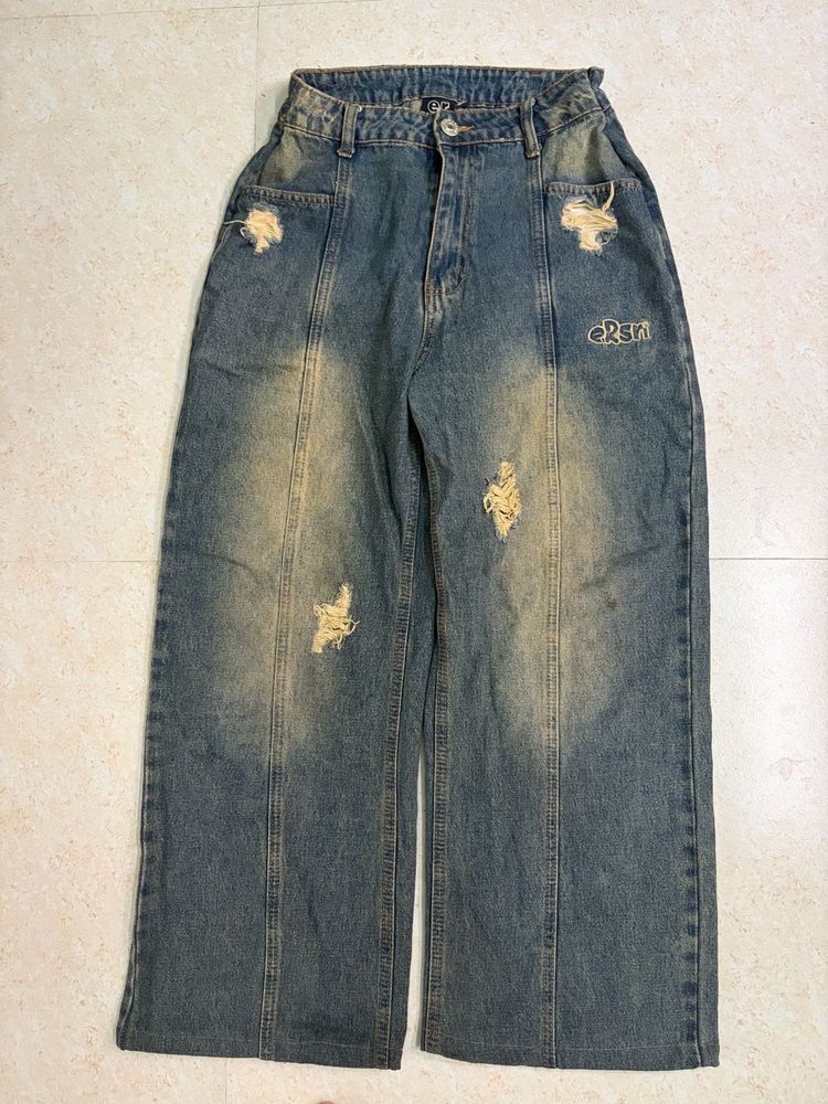 Distressed Wide Leg Jeans ( waist 28,30)
