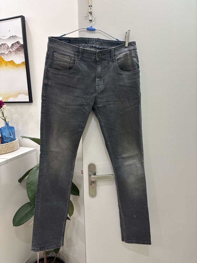 Men’s Gray Denim Jeans