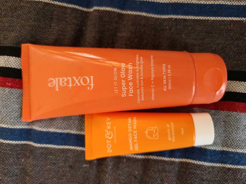 Foxtale Super Glow Facewash with freebie
