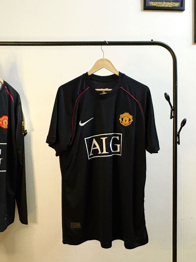 Man United Retro Jersey (AIG) L and XL