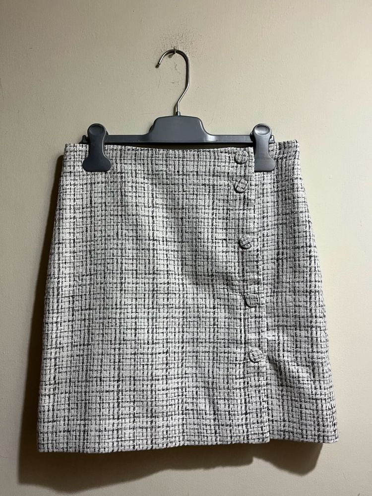 H&amp;M Tweed Cute Button Skirt