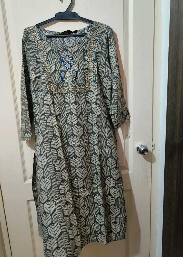 Embroidered Leaf Print Kurti