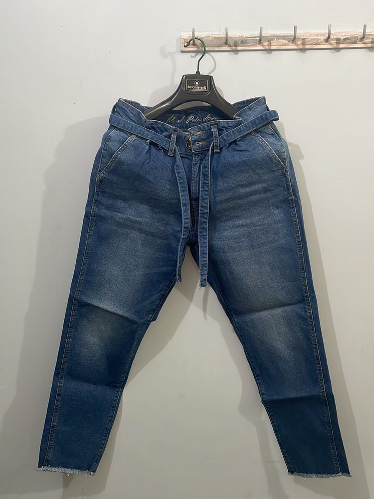 Ripped Hem Heigh Rise Girlfriend Jeans