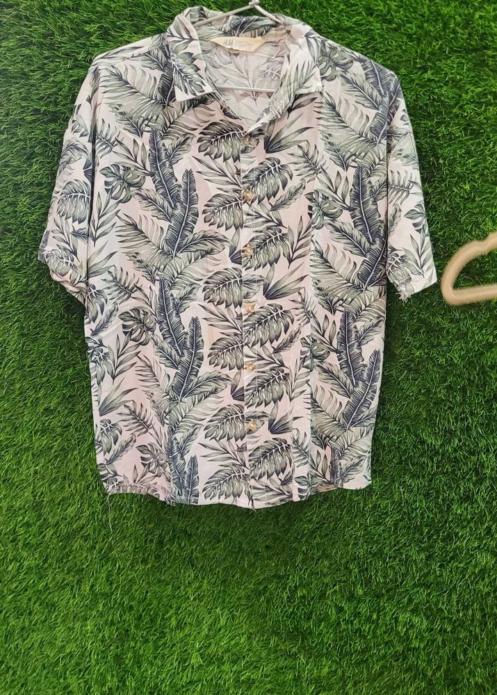H&amp;M green Print Shirt