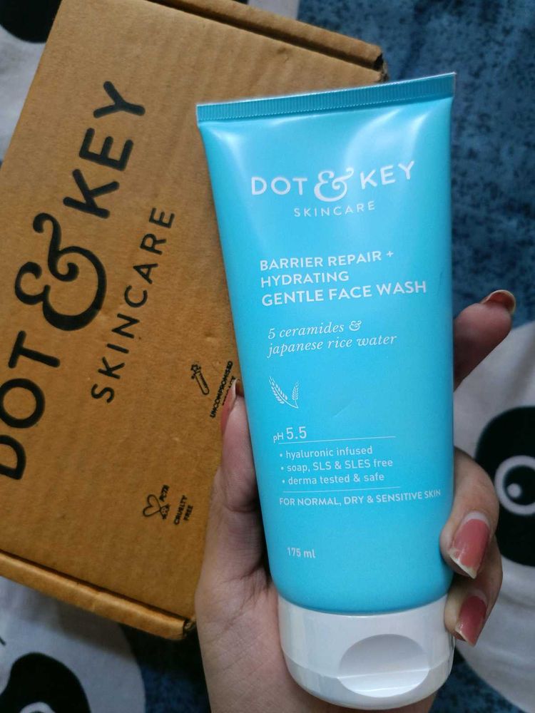 Dot &amp; Key Gentle Face Wash