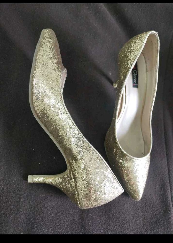 👠Get Glamour Golden Glitter heels 👠