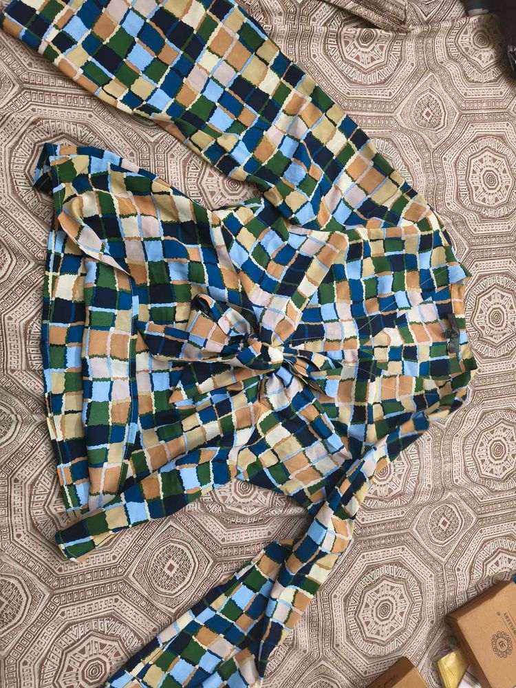 New Branded Patterned Tie-Front Top in xl