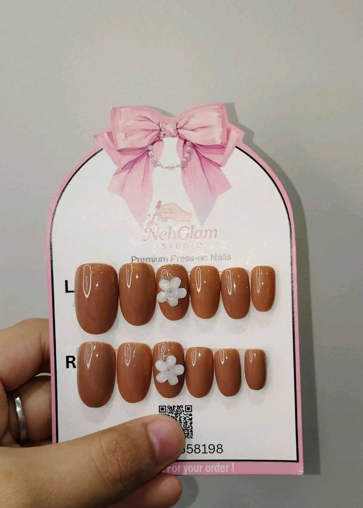 Caramel Flower Press-On Nails