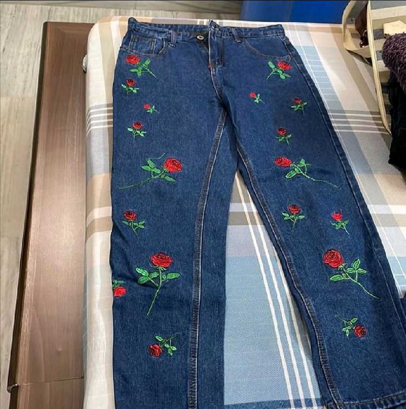 New Embroidered Mom Fit Jeans