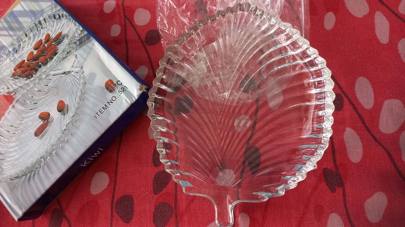 Glass dish single piece