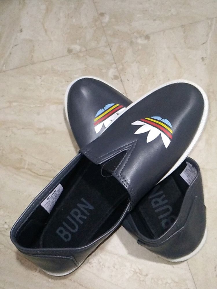 CASUAL FOOTWEAR SIZE UK 8, 8.5,