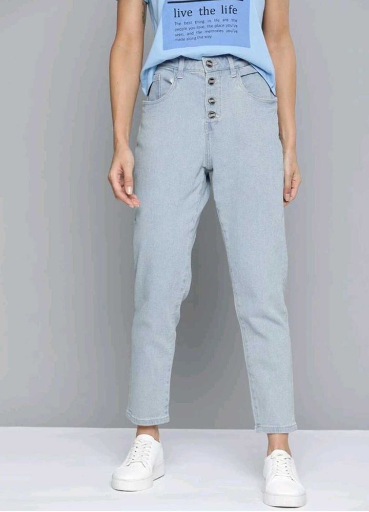 Light Wash Denim Boyfriend Jeans