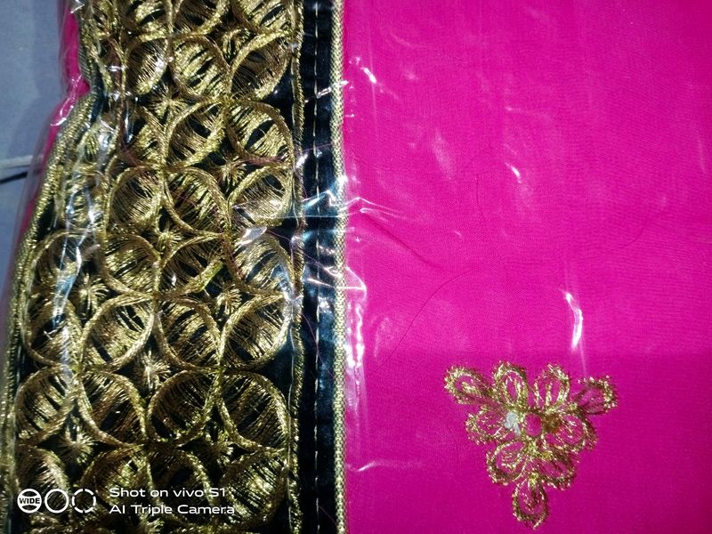 New Jari. Black Border Saari..full. Saari Borde