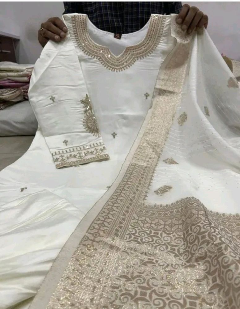 New/Unused Embroidered Dupatta Set