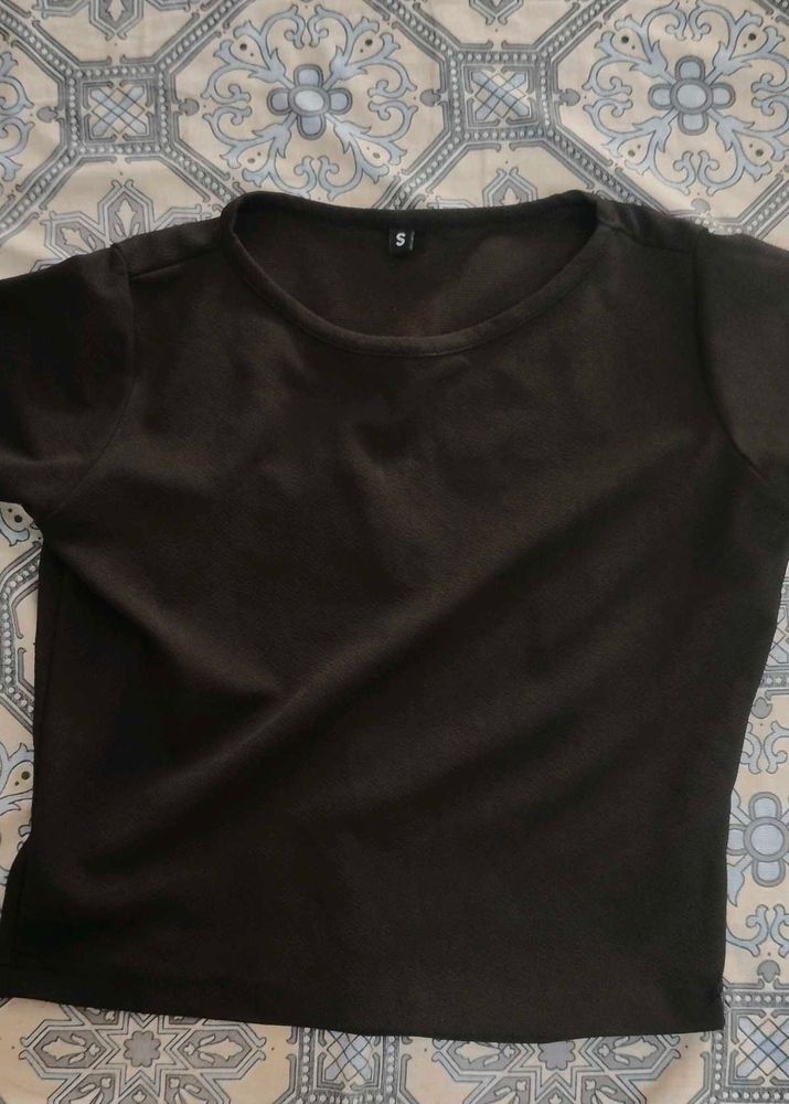 Black Round Neck Crop T-shirt