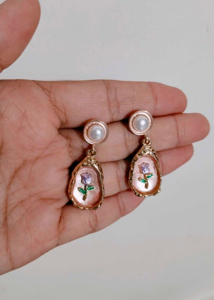Floral vintage pearl Earrings