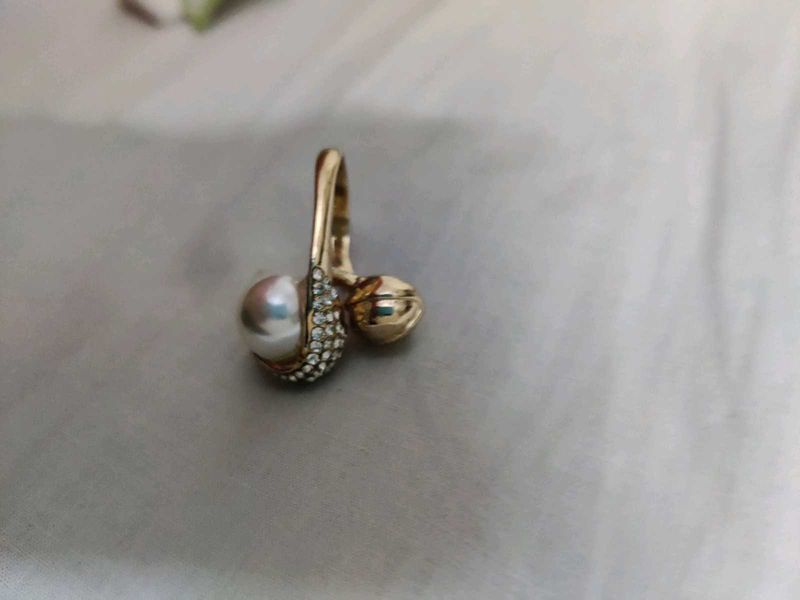 Pearl &amp; Gold Tone Ring