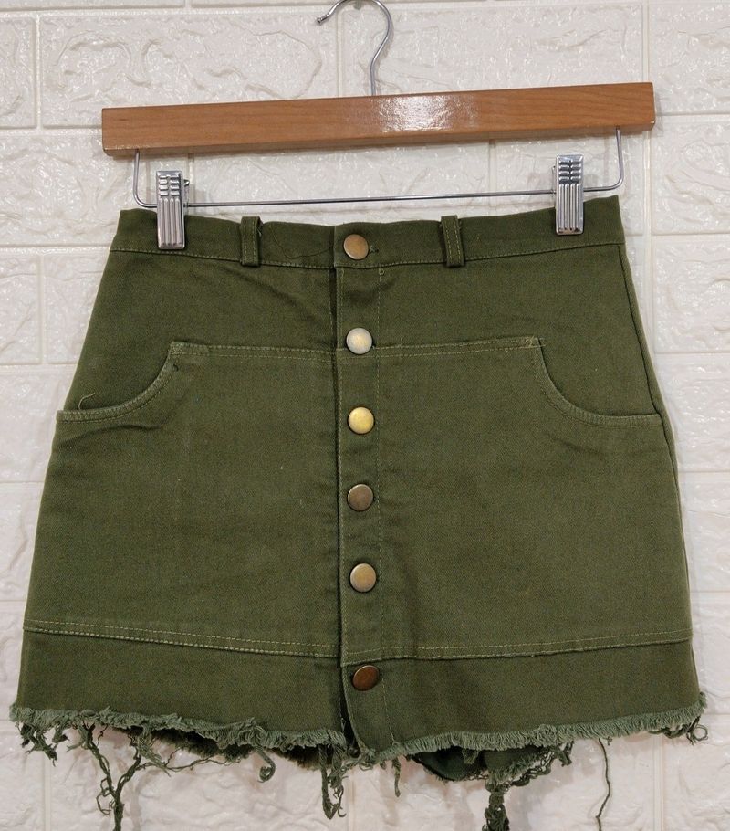 Women Denim Green Shorts| Waist 27| Length 12| Hip
