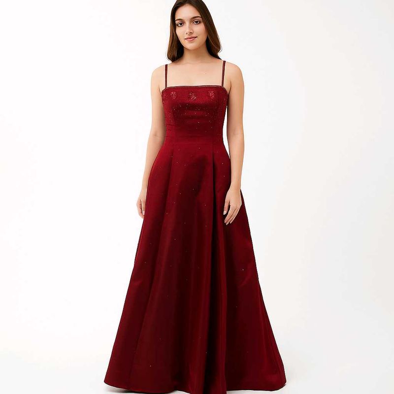 Elegant Maroon Gown 🎉🎊 Price Drop