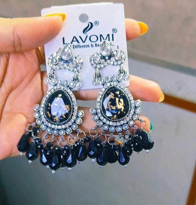 Lavomi Dangle Earrings