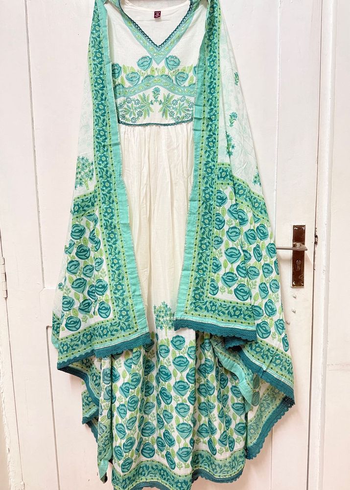 Elegant White &amp; Green Kurta Set