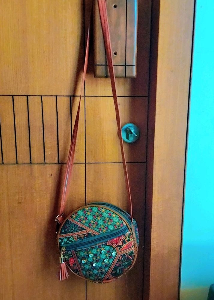 Sling Round Bag