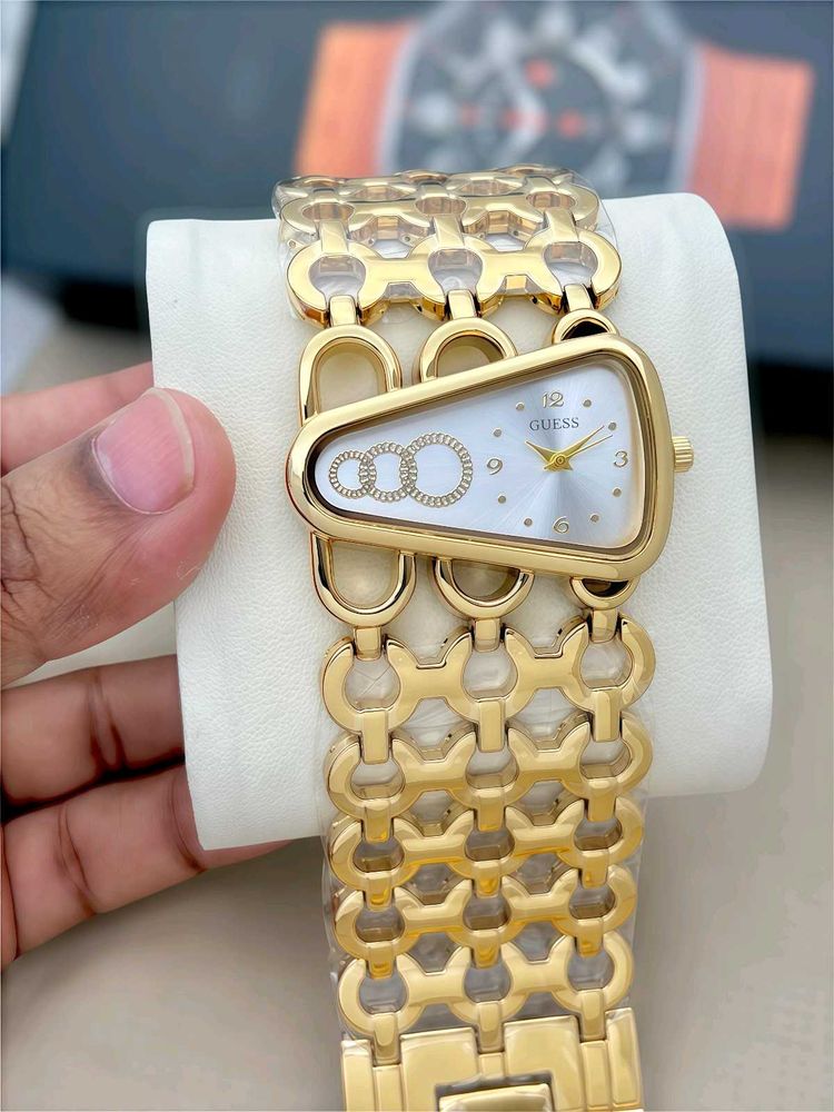 GUESS. Luxury Women’s Chain Strap Watch– Elegant &amp;