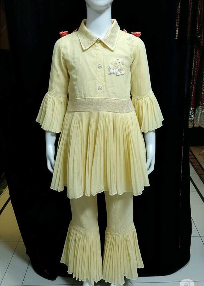 Cute Yellow GirlsKids Outfit