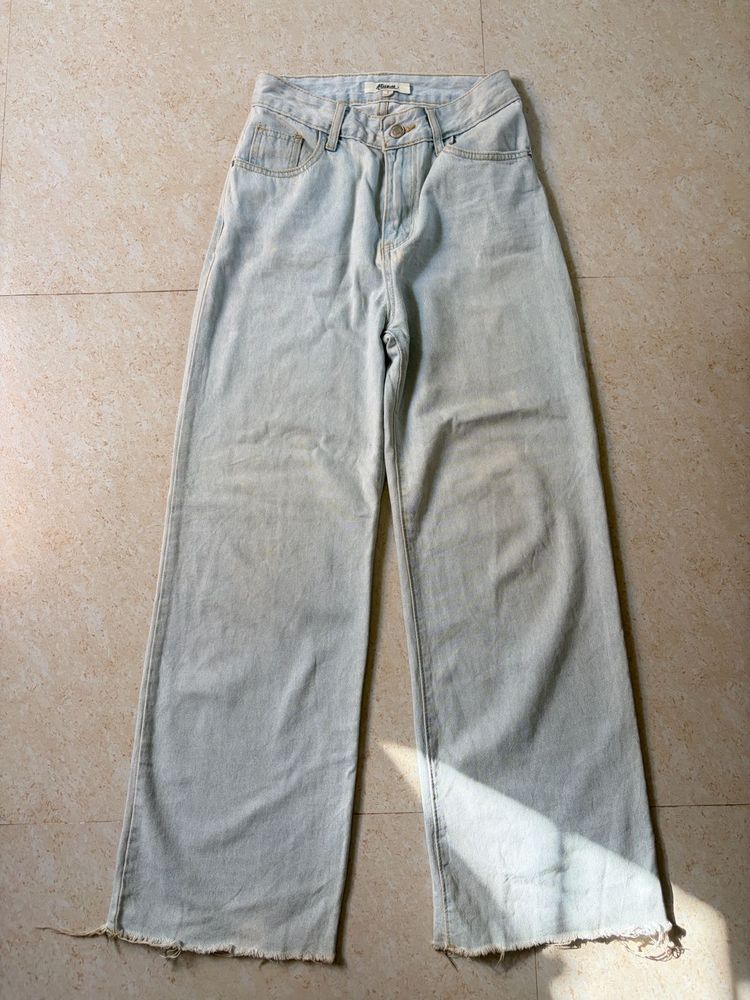 Wide Leg Denim Jeans 🤌🏻 ( fits 26,28)