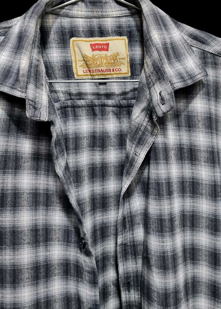 Levi&#39;s Plaid Flannel Shirt