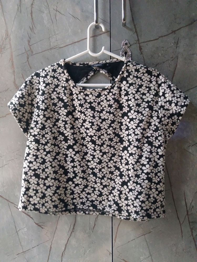 NUON back cut crop top