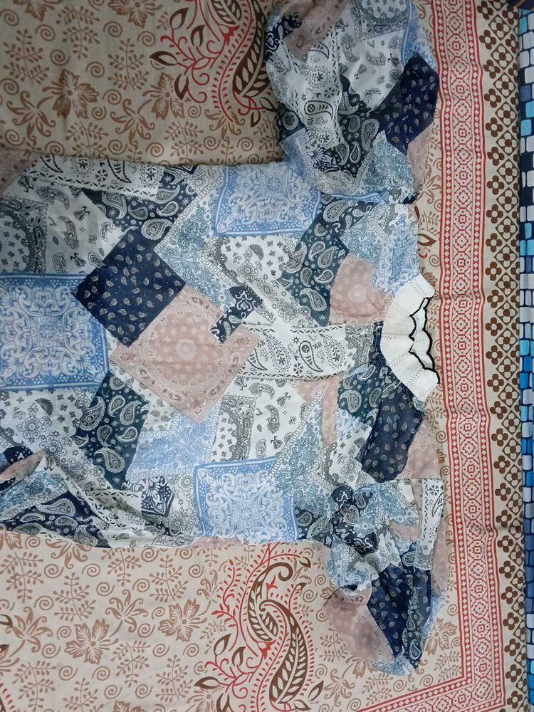 Patterned Women&#39;s Top