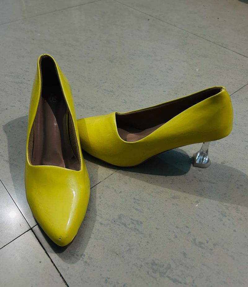 Yellowish Pointed Heels 👠
