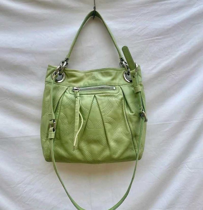 Coach ( Authentic+ Rare)