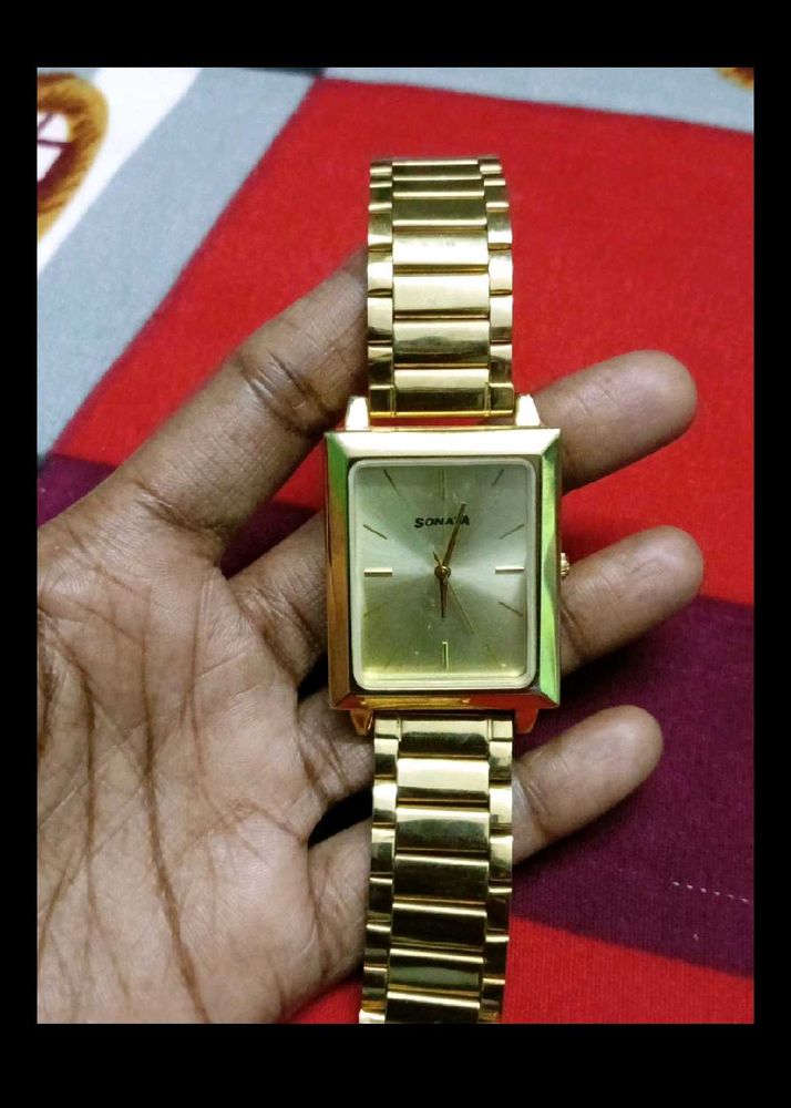 Sonata Gold Watch(Needs battery)