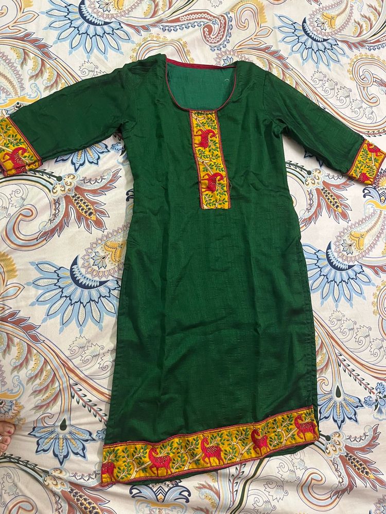 Stitched Green Embroidered Kurta With Lining