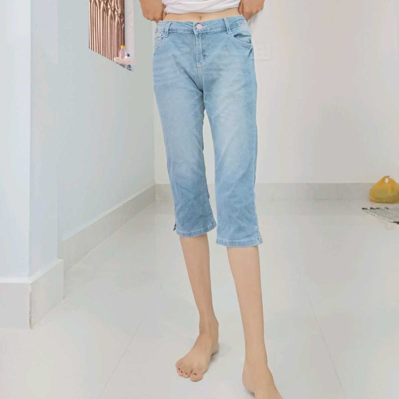 Adjustable Capri Jeans With Pink Details