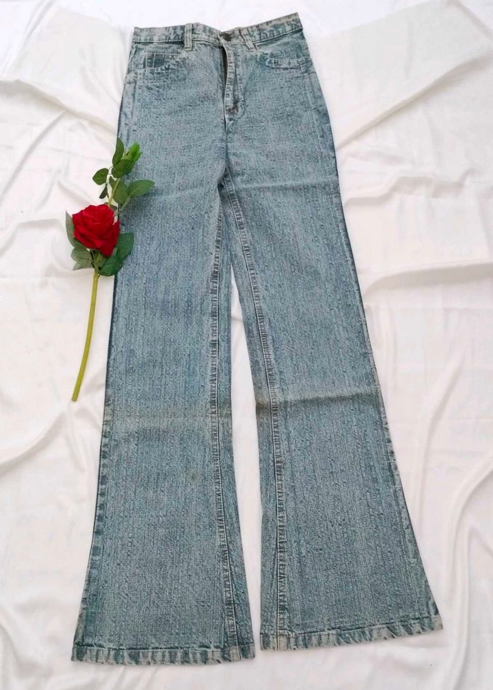 Light Wash Flare Jeans 👖