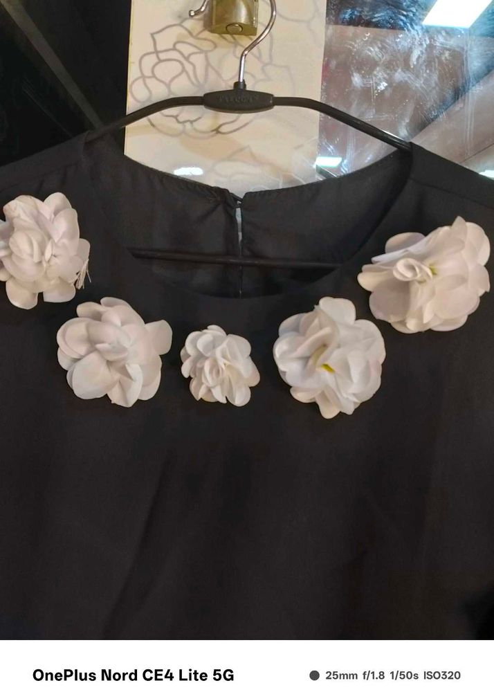 Beautiful Kurti With Flower Work