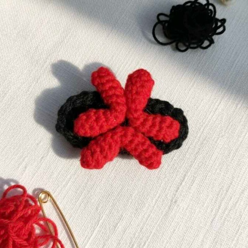 kaleshi Red Hair Clip