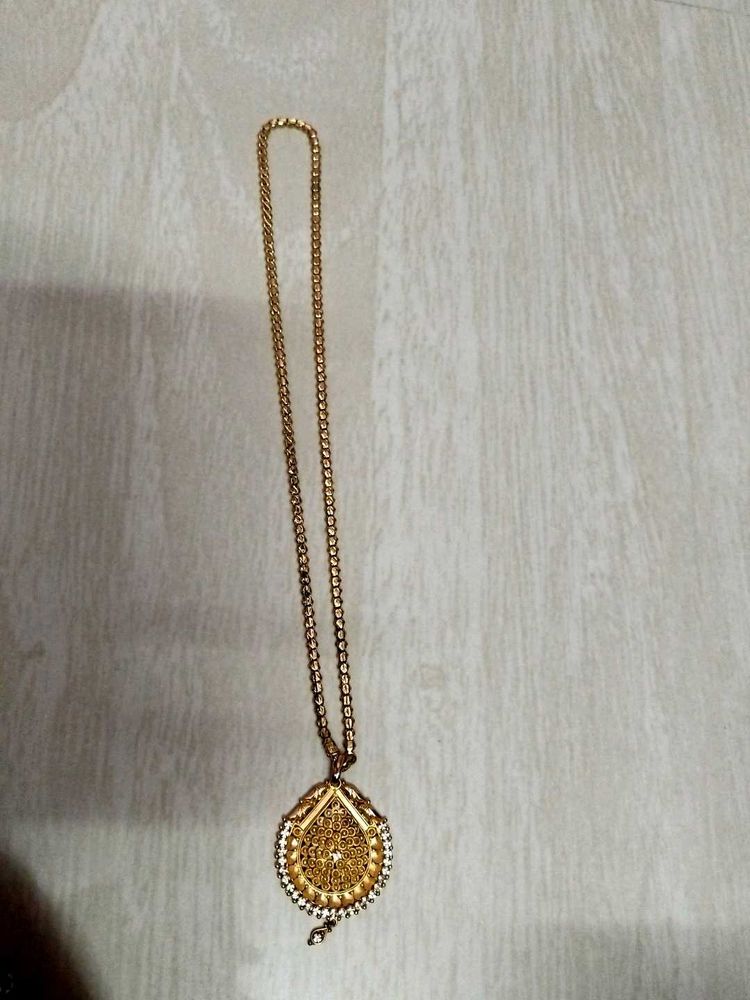 Gold Tone Pendant Necklace